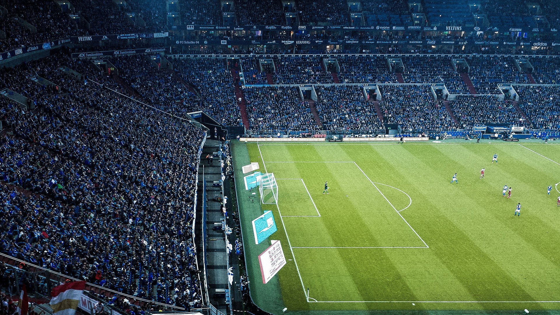 最佳瞬间：王强压哨三分点燃全场！