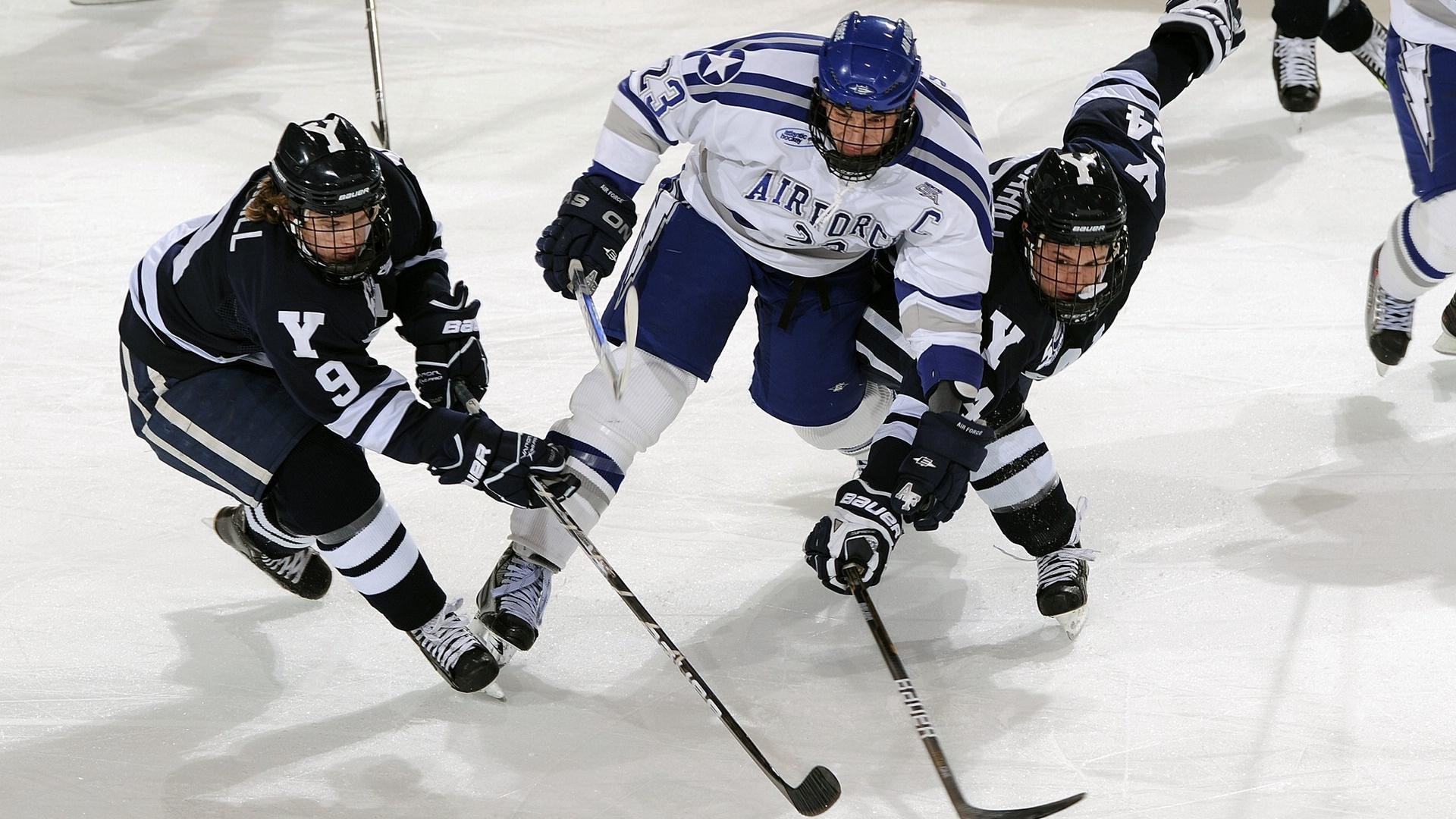 星空体育官网-法国马术队在巴黎奥运会上勇夺团体三项赛银牌，展现强大实力。